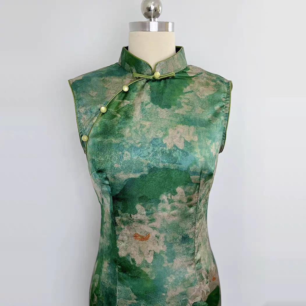 Vestido Qipao Verde Inspirado en la Naturaleza,Elegante Cheongsam Asiático para Mujer, Sereno Cheongsam de verano, estampado de loto
