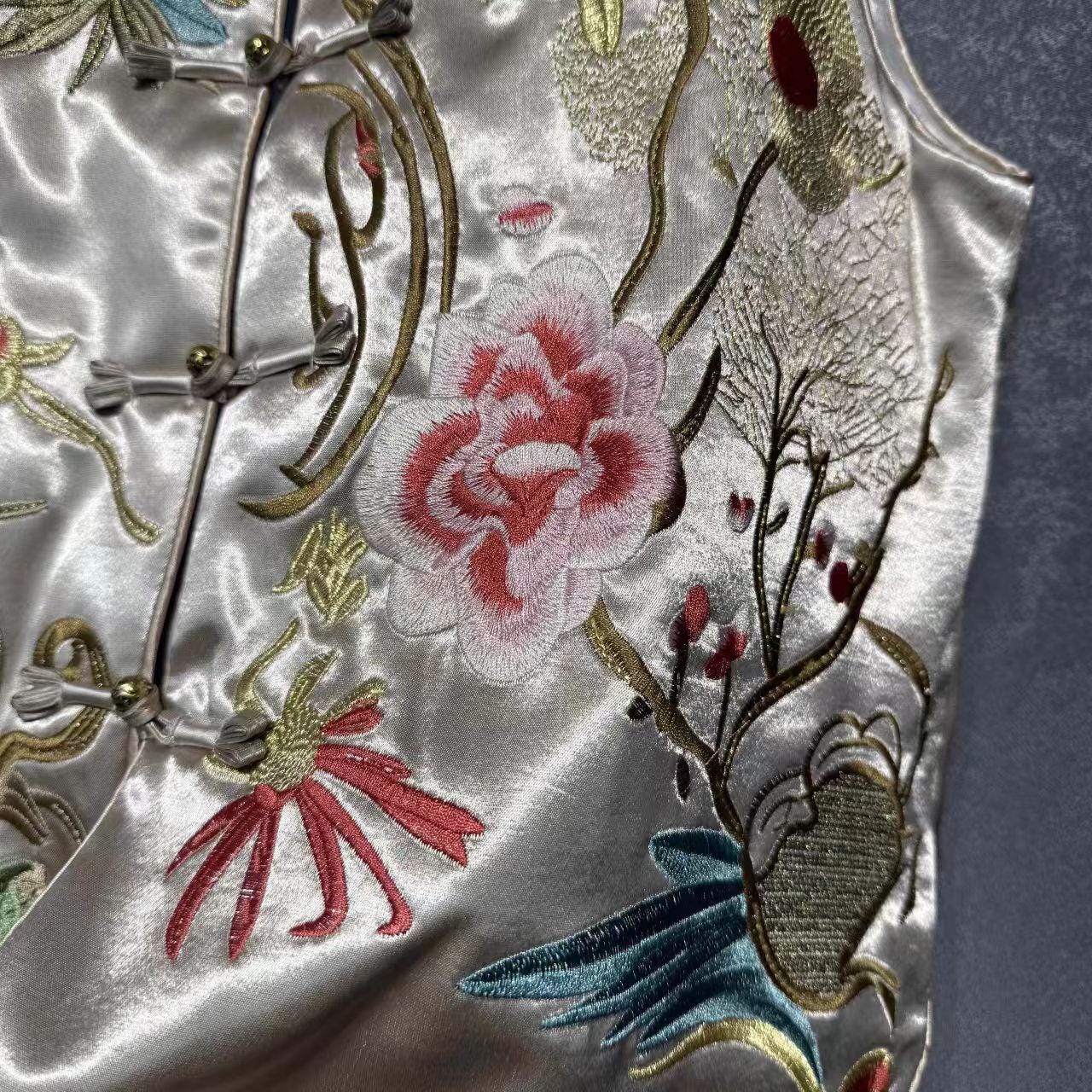 Chaleco Vintage Chino con Bordado Artesanal, Chaleco Estilo Hanfu con Flores y Aves, Regalo Único para Ella, Trabajo diario/Ceremonia del té