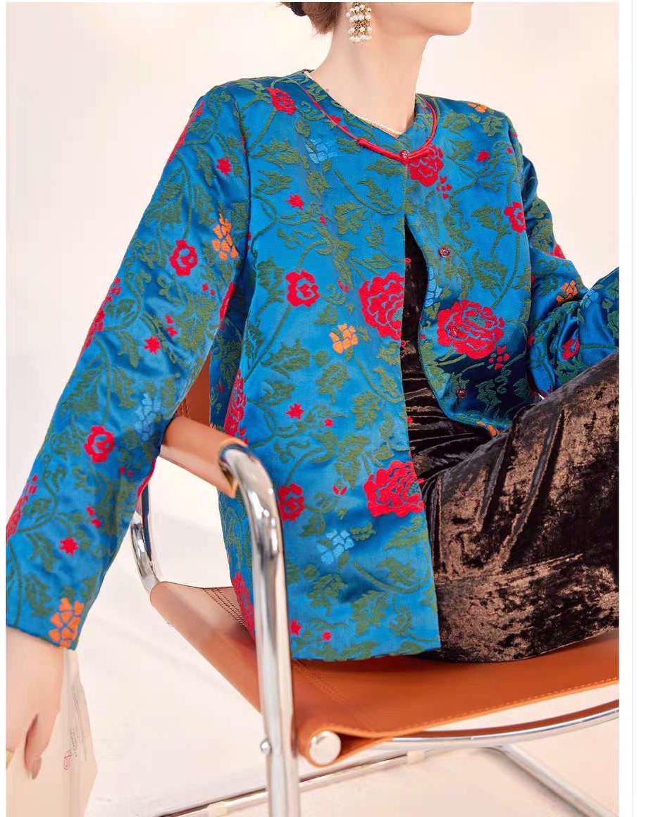 Chaqueta Tang de Brocado Chino | Abrigo Mandarín con Relieve Floral | Ropa Oriental Vintage | Moda Cultural Elegante