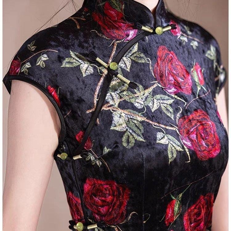 Elegante Vestido Qipao de Terciopelo Negro,Cheongsam Bordado Floral para Fiesta, Boda y Noche,ideal regalo para pareja