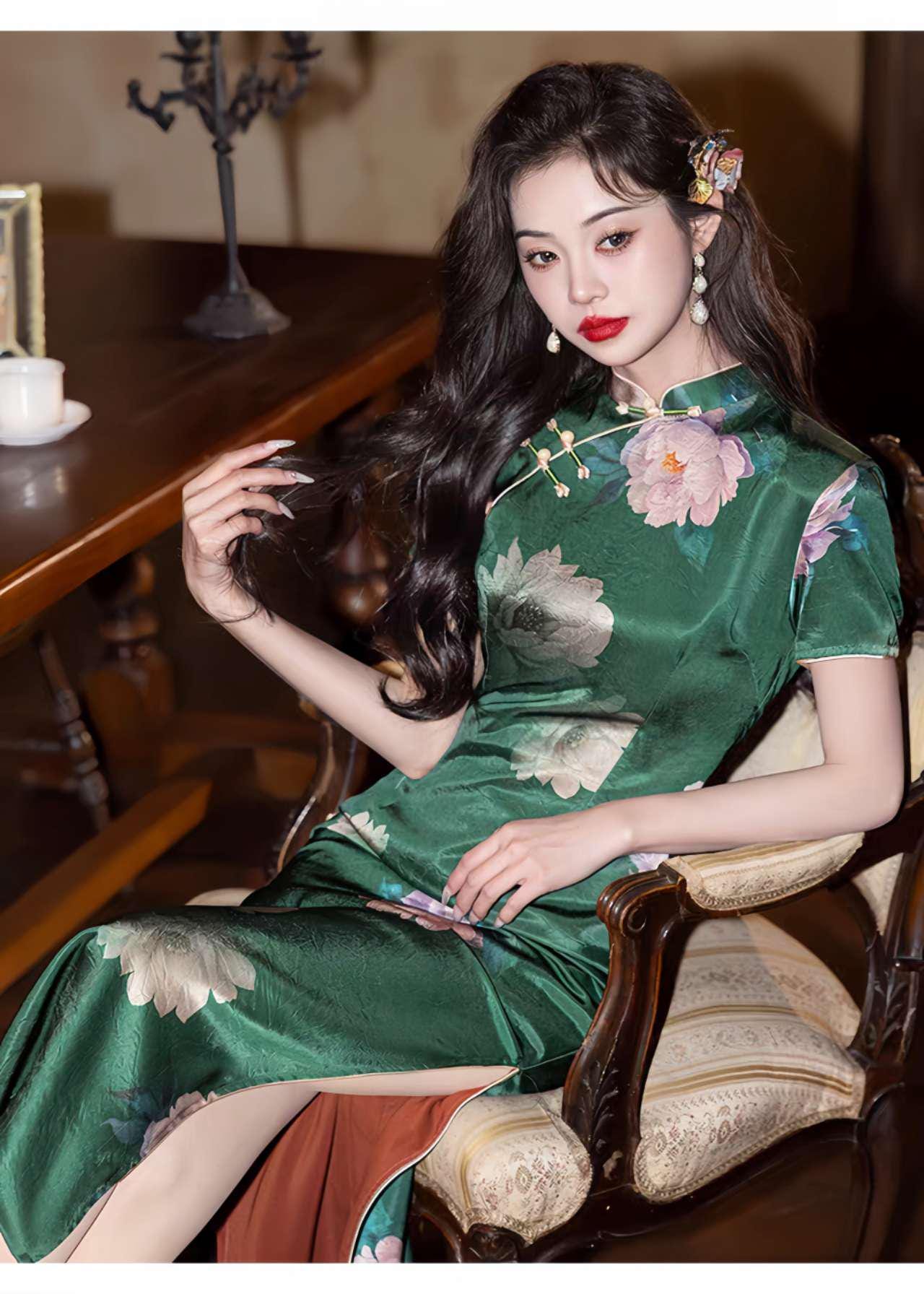Qipao de raso verde, Elegante Cheongsam floral, Vestido chino vintage, Vestido verde oscuro, Traje de novia asiático, Ceremonia del Té