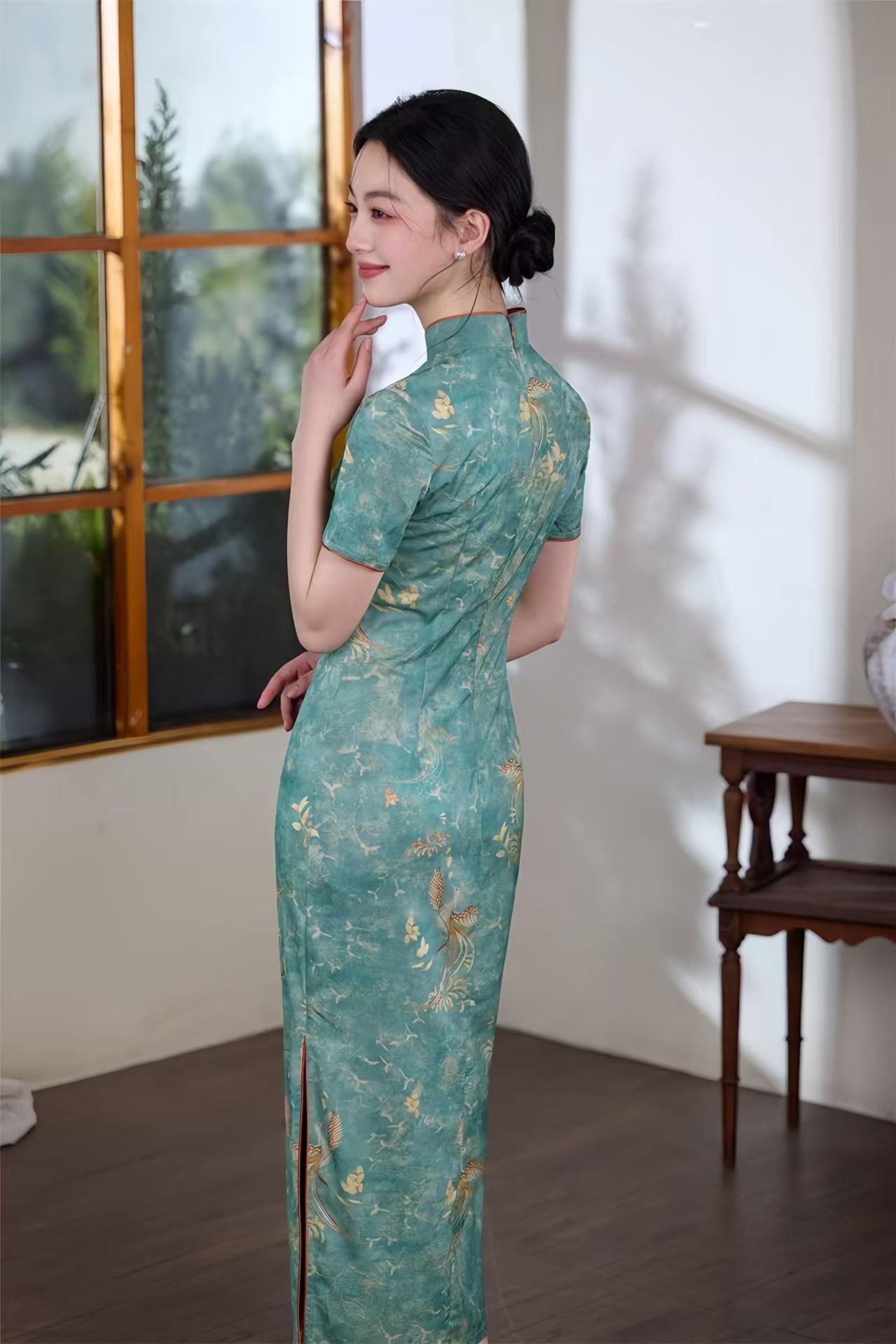 Elegante Qipao de Brocado, Cheongsam Verde, Vestido de Noche Estilo Asiático, Traje para Evento Cultural, Túnica Cheongsam Vintage, Moderno