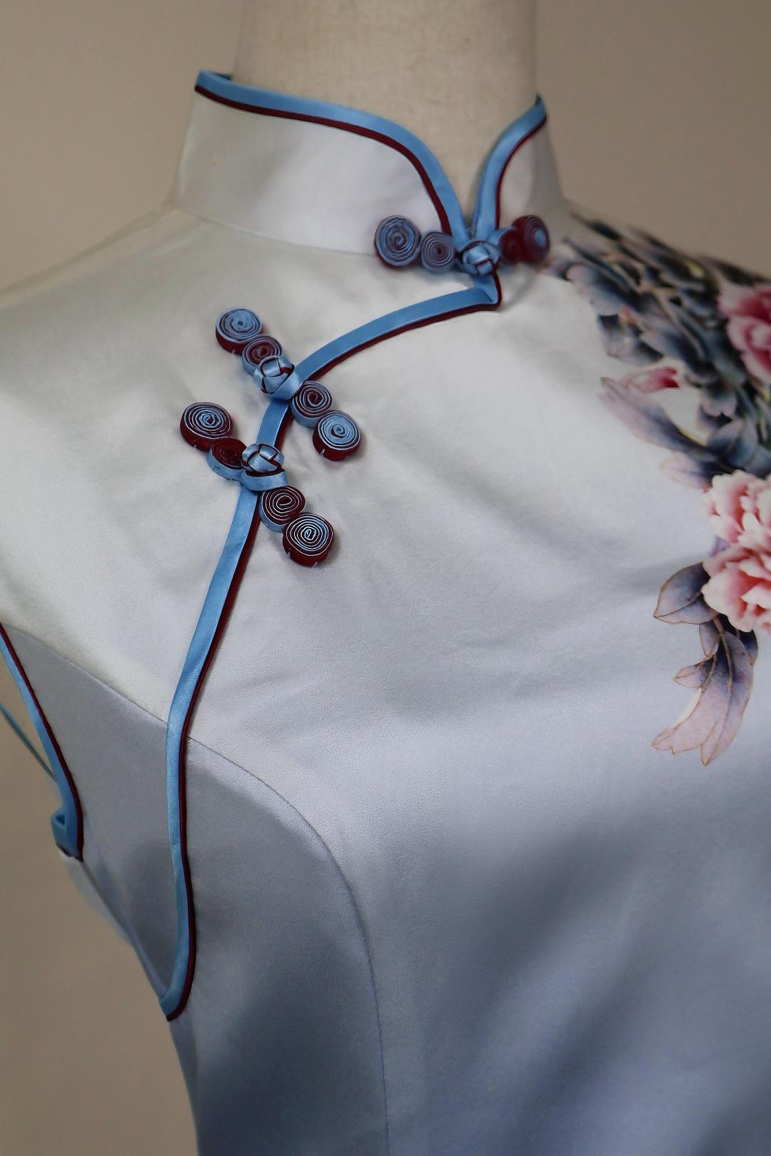 Cheongsam de Seda Exquisito con Arte Floral y Aves, Vestido Armonía Natural, Vestido Arte Sereno, Símbolo Único, Regalo Elegancia Poética