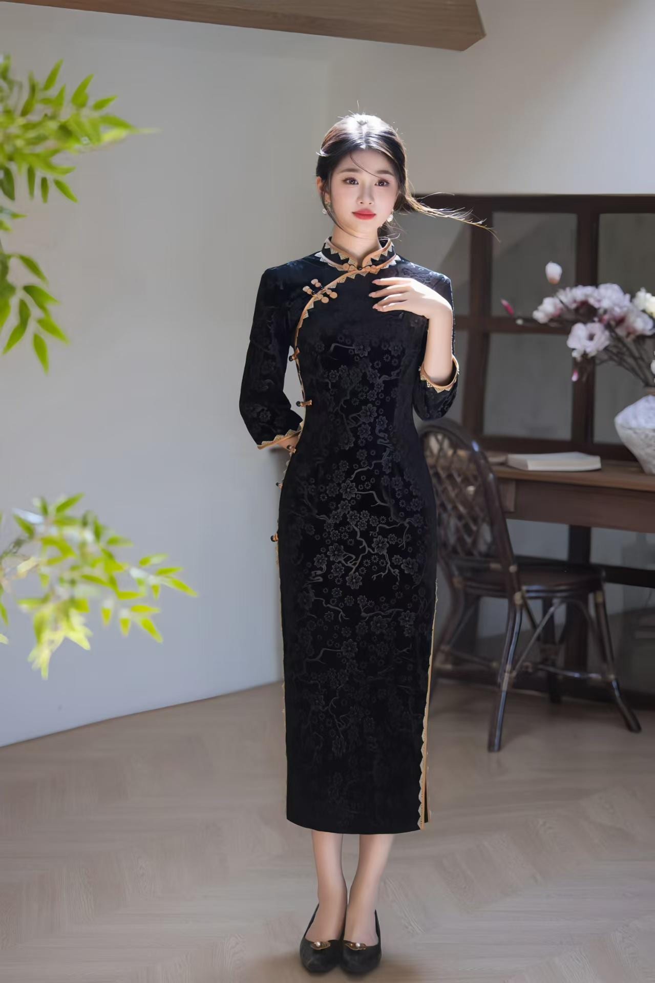 Luxury Velvet Qipao Dress, Black Embossed Cheongsam with Gold Trim, Elegant Oriental Midi Dress, Vintage Autumn Dress