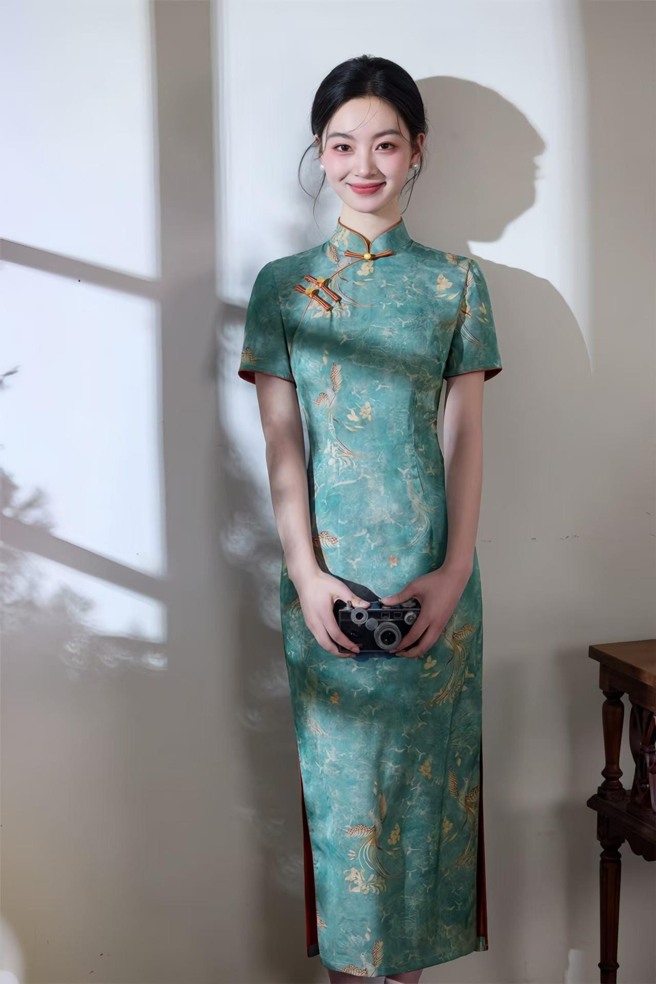 Elegante Qipao de Brocado, Cheongsam Verde, Vestido de Noche Estilo Asiático, Traje para Evento Cultural, Túnica Cheongsam Vintage, Moderno