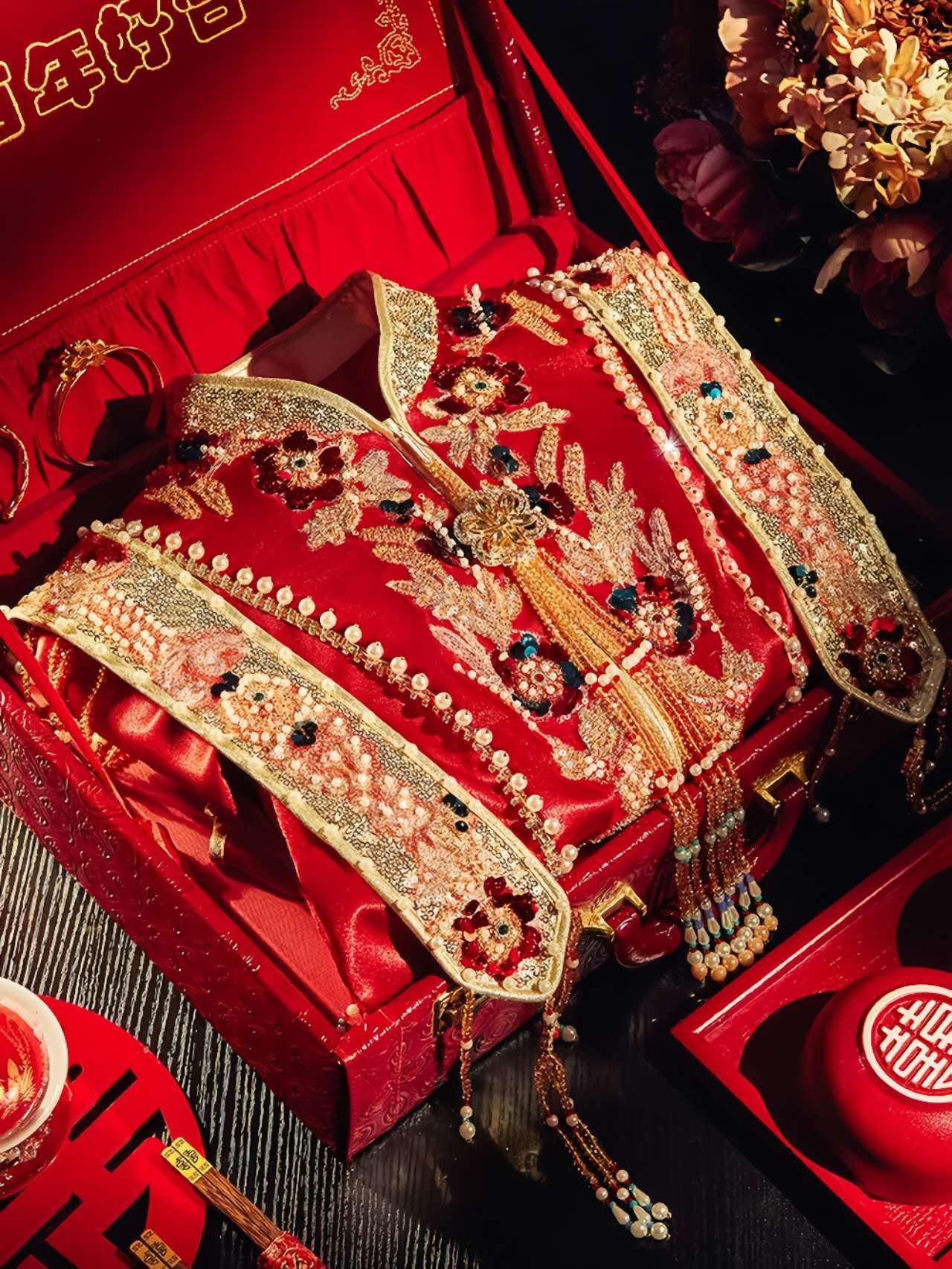 Royal Red Chinese Dress, Traditional Qun Kwa Dress, Vintage Cheongsam Wedding Outfit, Wedding Tea Ceremony, Chinese Engagement Look