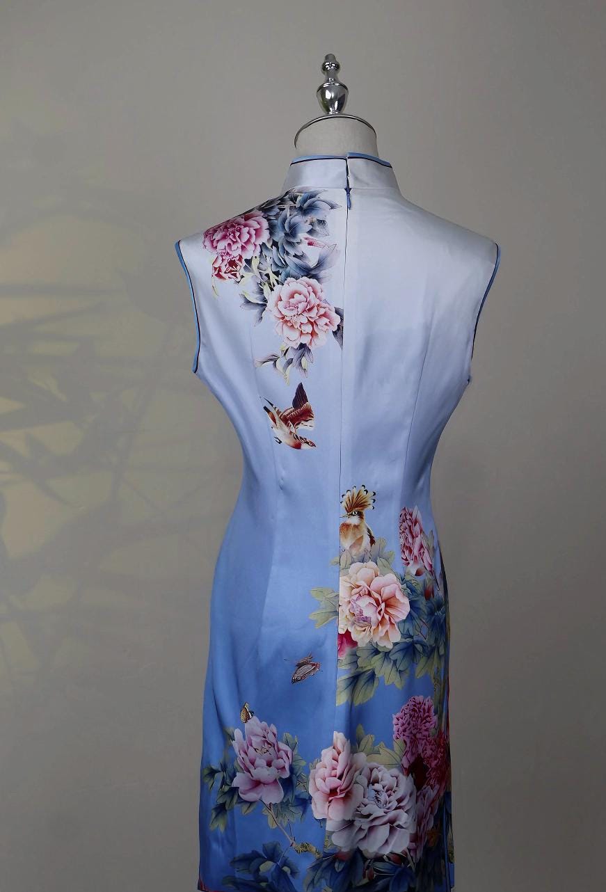 Cheongsam de Seda Exquisito con Arte Floral y Aves, Vestido Armonía Natural, Vestido Arte Sereno, Símbolo Único, Regalo Elegancia Poética