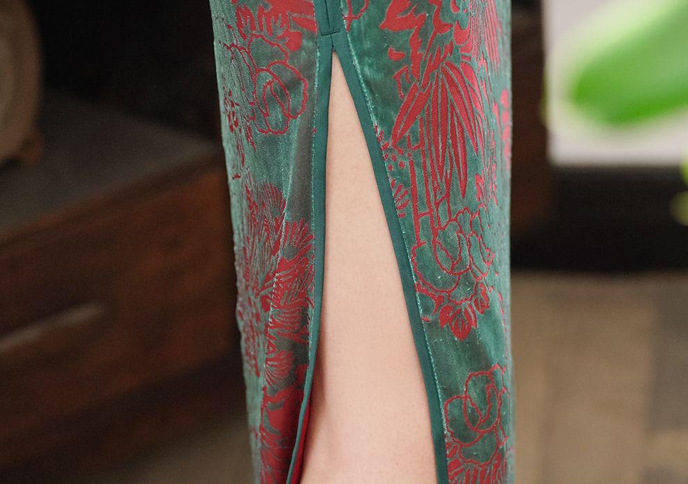 Qipao de terciopelo elegante – Vestido chino clásico – Cheongsam vintage con abertura – Vestido oriental de noche –