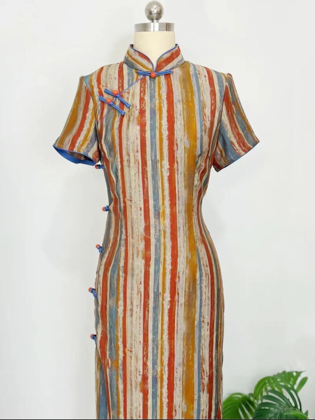 Qipao de Verano – Vestido Cheongsam Rayado de Seda Yun | Estilo Artístico Tipo Pintura al Óleo | Elegancia China para Mujer