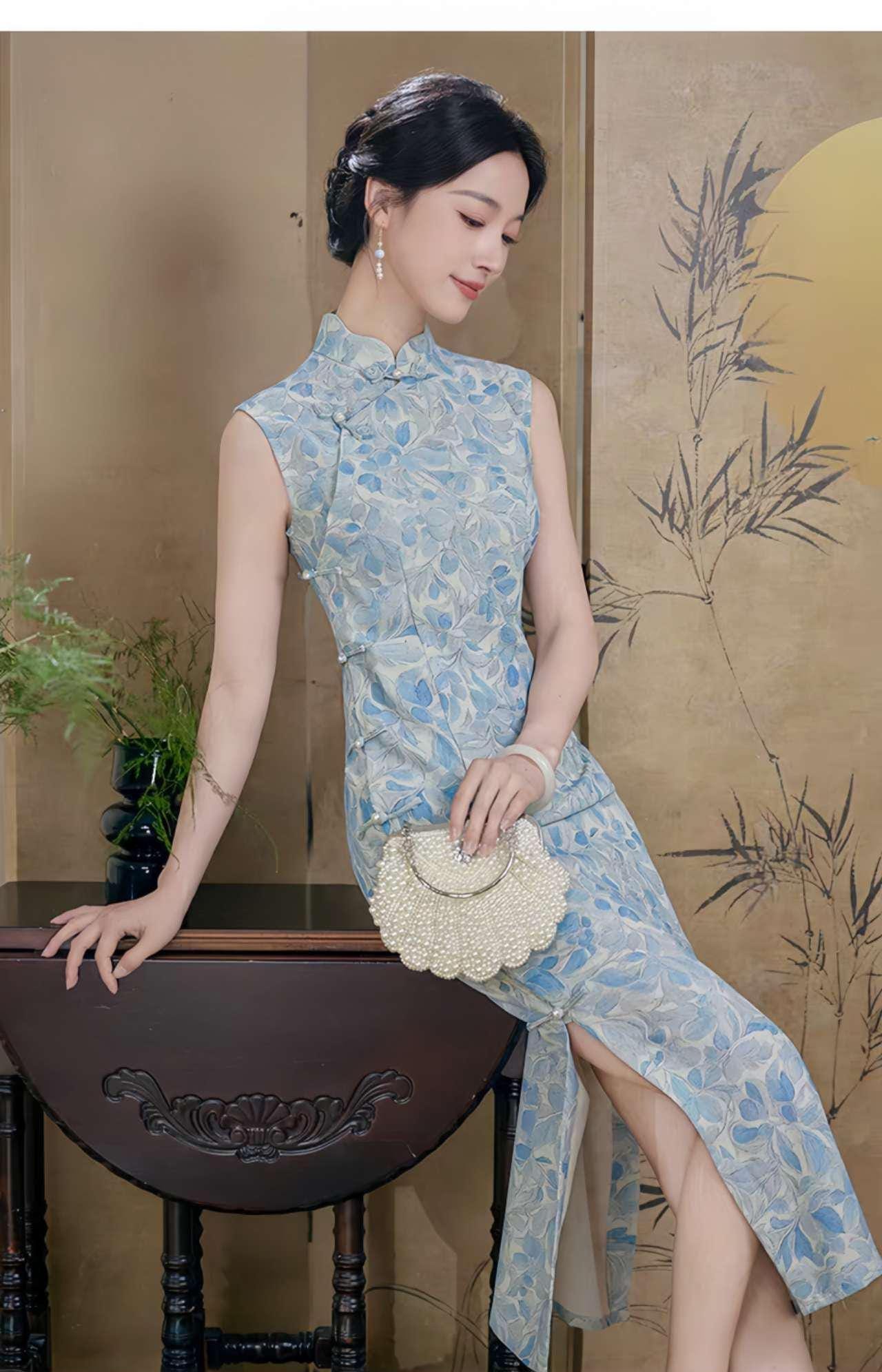 Vestido Qipao Floral – Cheongsam  Azul Esperanza y Serenidad en Celeste– Qipao Simbólico con Flor de Campanilla – Regalo de Verano para Ella