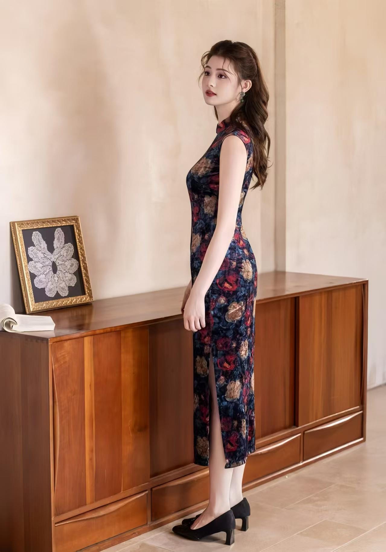 Velvet Qipao Dress, Chinese Cheongsam Dress, Vintage Floral Midi Dress, Elegant Autumn Party Dress, Sleeveless Oriental Dress