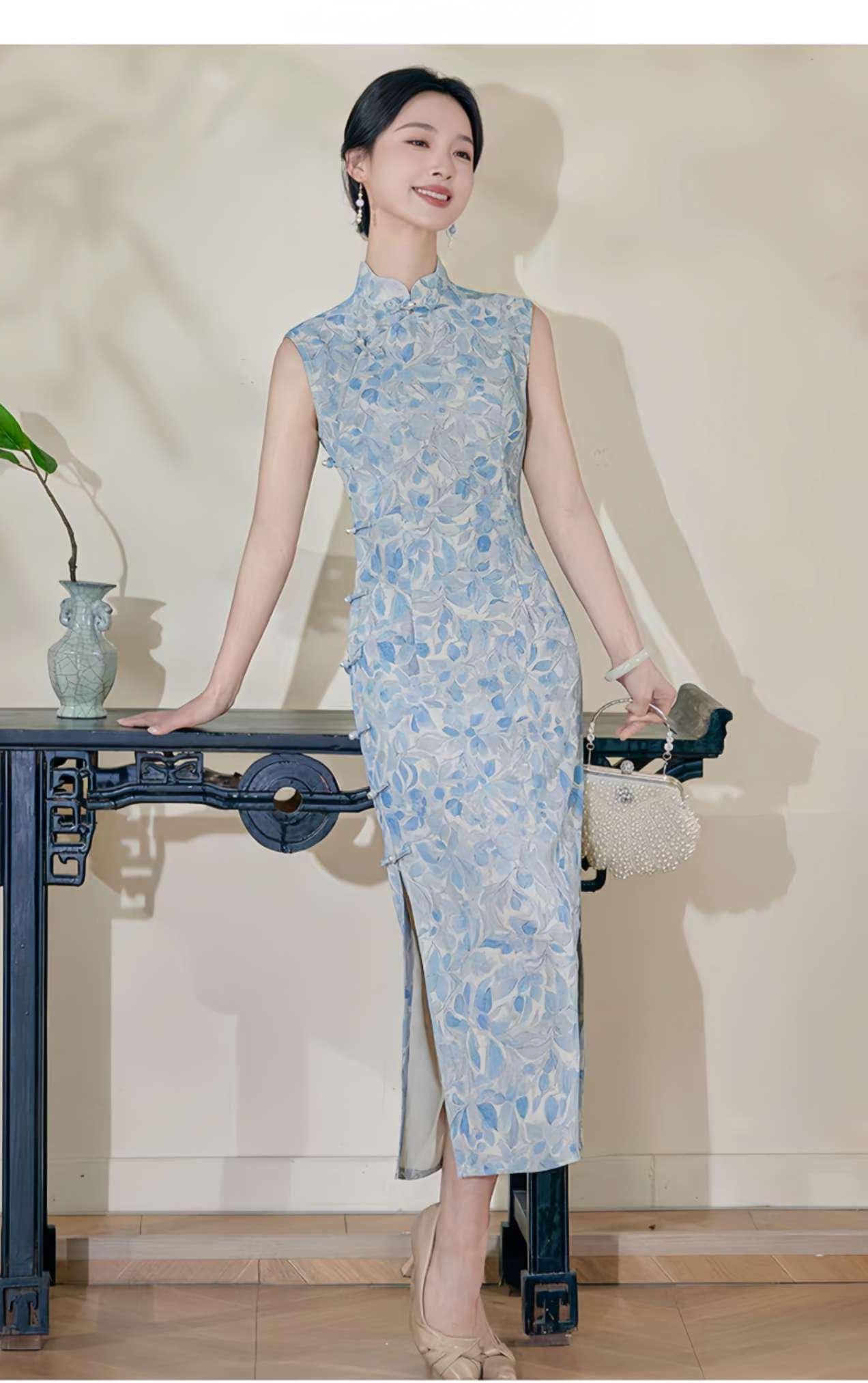 Vestido Qipao Floral – Cheongsam  Azul Esperanza y Serenidad en Celeste– Qipao Simbólico con Flor de Campanilla – Regalo de Verano para Ella