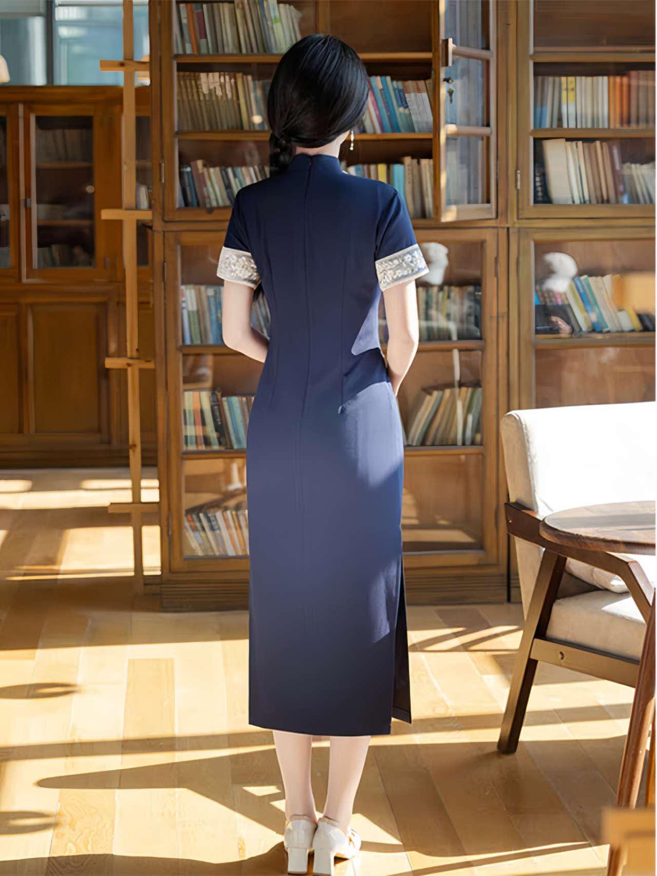 Cheongsam de lino azul - Cheongsam minimalista azul marino - Qipao de lino Tencel sostenible con puños bordados - Regalo chic para ella