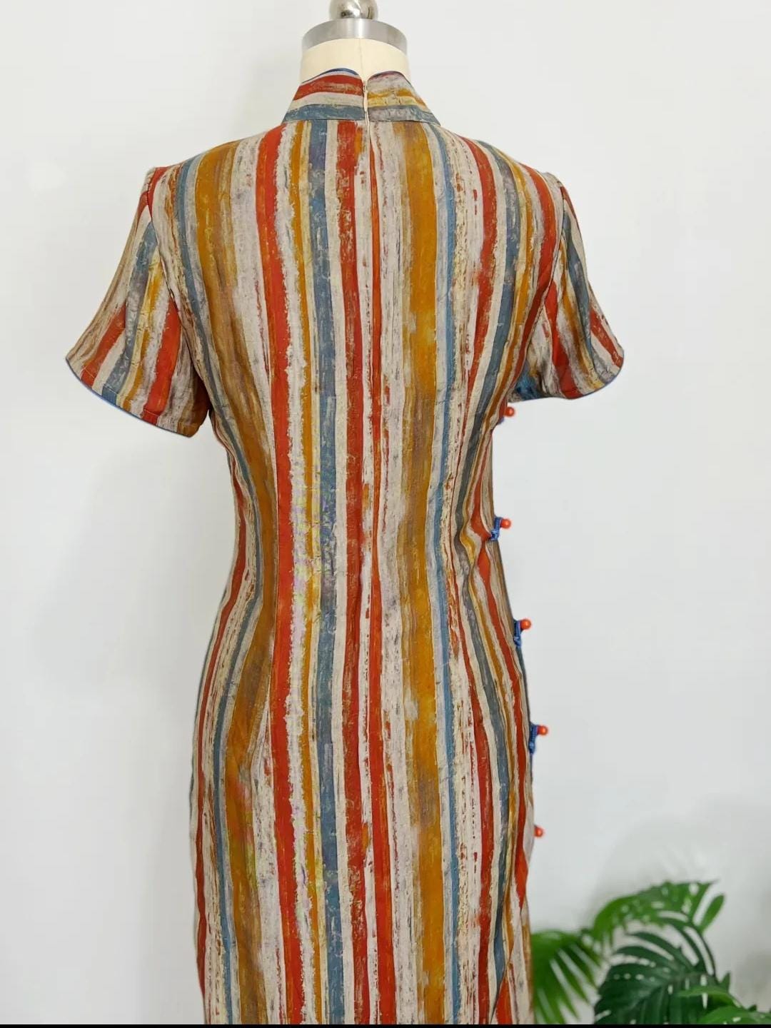 Qipao de Verano – Vestido Cheongsam Rayado de Seda Yun | Estilo Artístico Tipo Pintura al Óleo | Elegancia China para Mujer