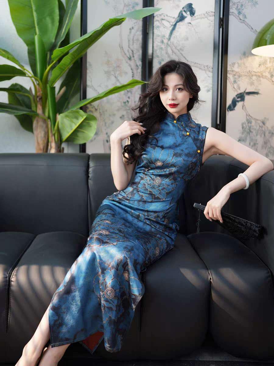 Sleeveless Oriental Cheongsam, Vintage Summer Qipao for Women, Gift for Her, Floral Design Cheongsam