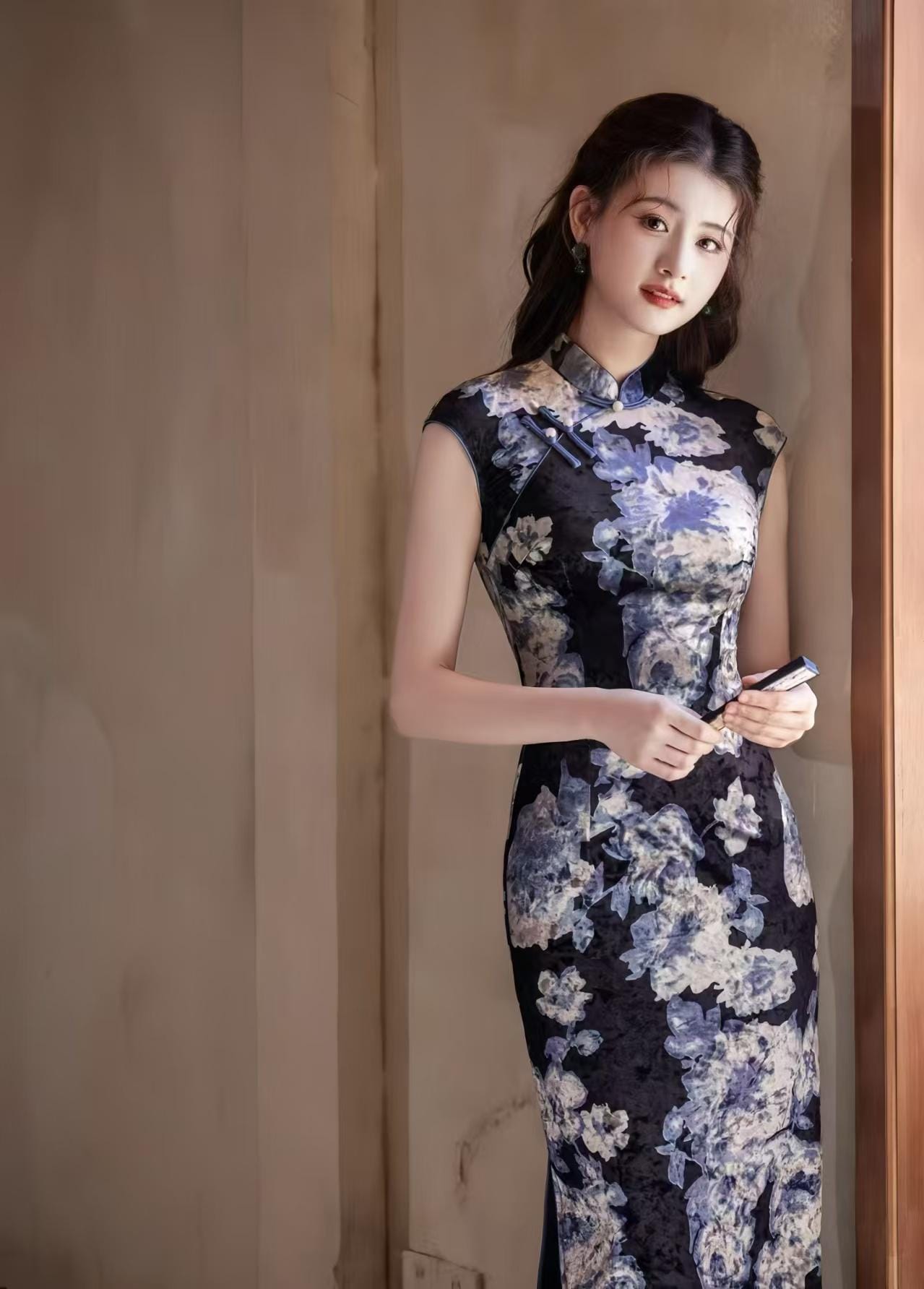 Chic autumn floral velvet qipao, Asian fusion cheongsam dress, Elegant black and blue qipao skirt, Silky qipao for autumn parties