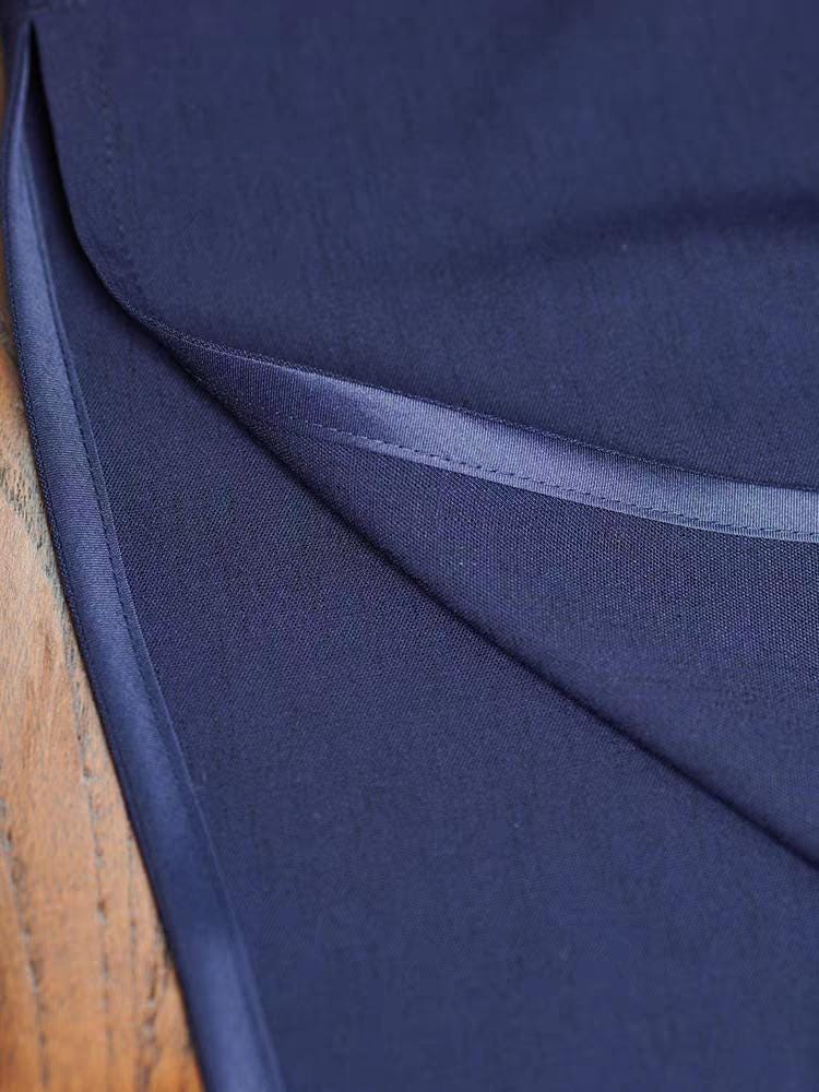 Cheongsam de lino azul - Cheongsam minimalista azul marino - Qipao de lino Tencel sostenible con puños bordados - Regalo chic para ella