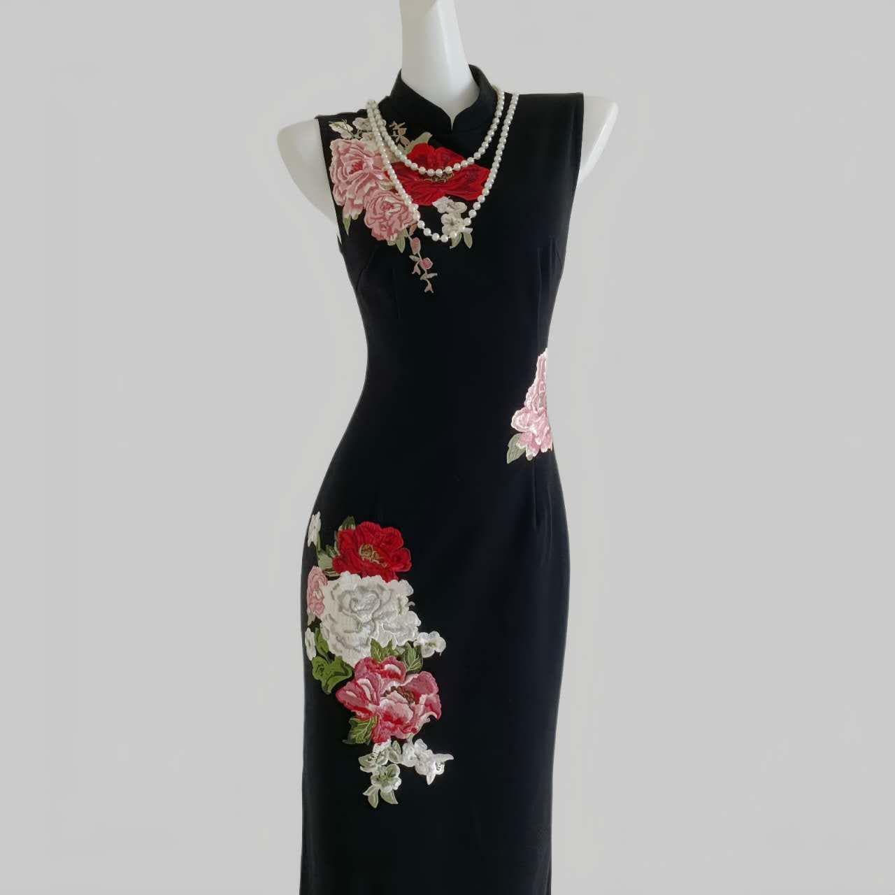 Vestido Qipao Bordado Negro– Vestido Cheongsam Elegante sin Mangas – Moda Oriental Clásica – Vestido Negro Chino – Ceremonia de Té & Eventos