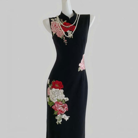 Vestido Qipao Bordado Negro– Vestido Cheongsam Elegante sin Mangas – Moda Oriental Clásica – Vestido Negro Chino – Ceremonia de Té & Eventos