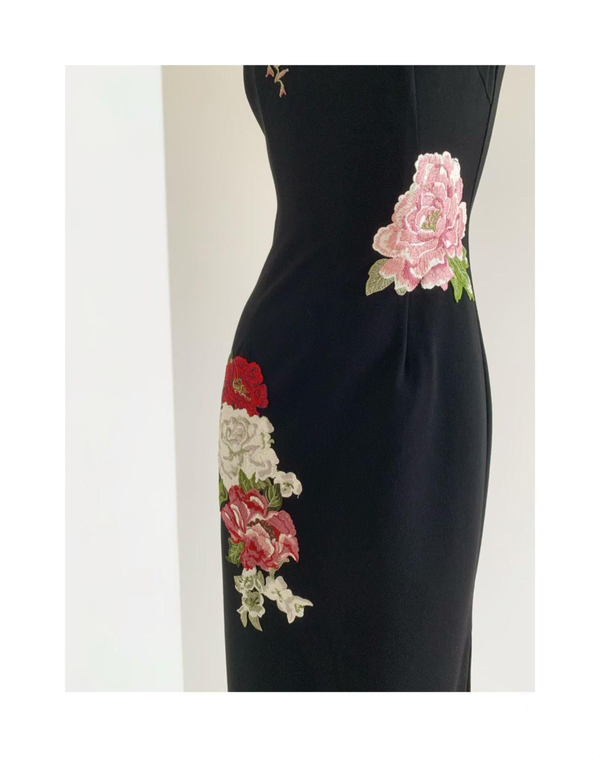 Vestido Qipao Bordado Negro– Vestido Cheongsam Elegante sin Mangas – Moda Oriental Clásica – Vestido Negro Chino – Ceremonia de Té & Eventos