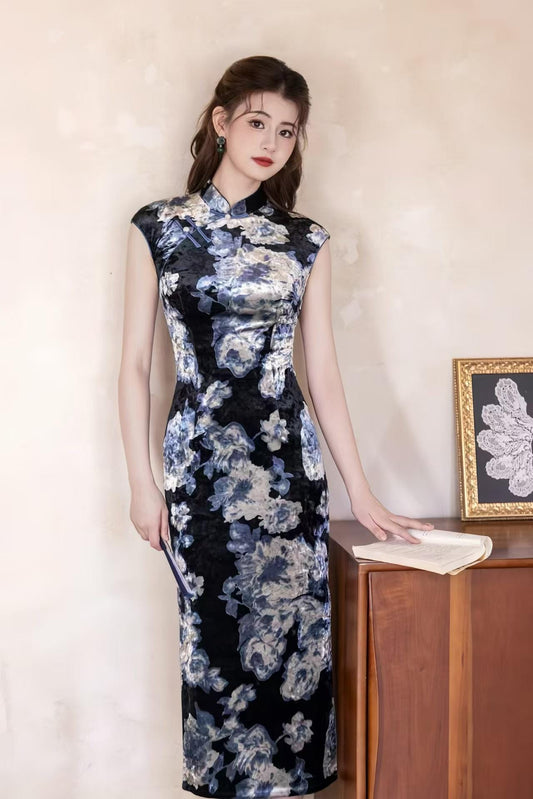 Chic autumn floral velvet qipao, Asian fusion cheongsam dress, Elegant black and blue qipao skirt, Silky qipao for autumn parties