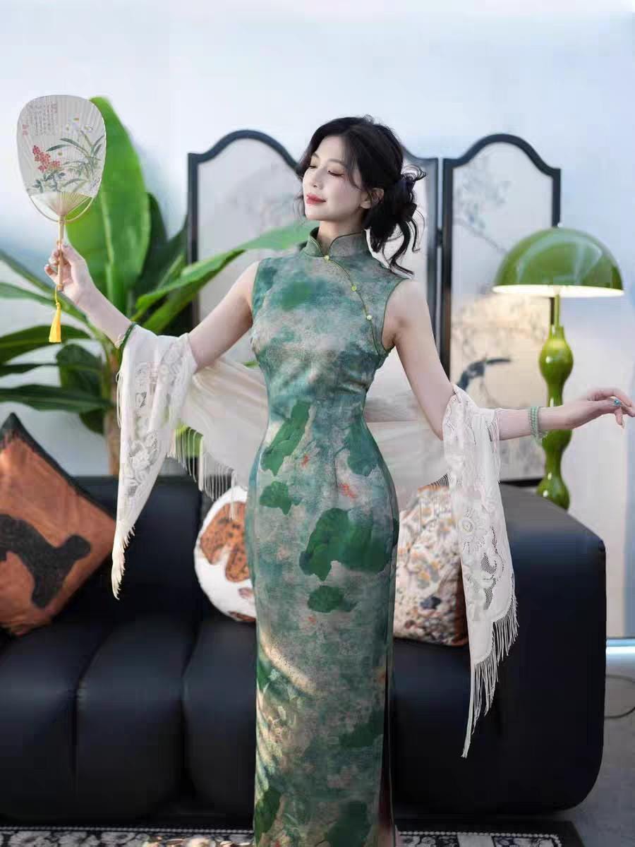 Vestido Qipao Verde Inspirado en la Naturaleza,Elegante Cheongsam Asiático para Mujer, Sereno Cheongsam de verano, estampado de loto