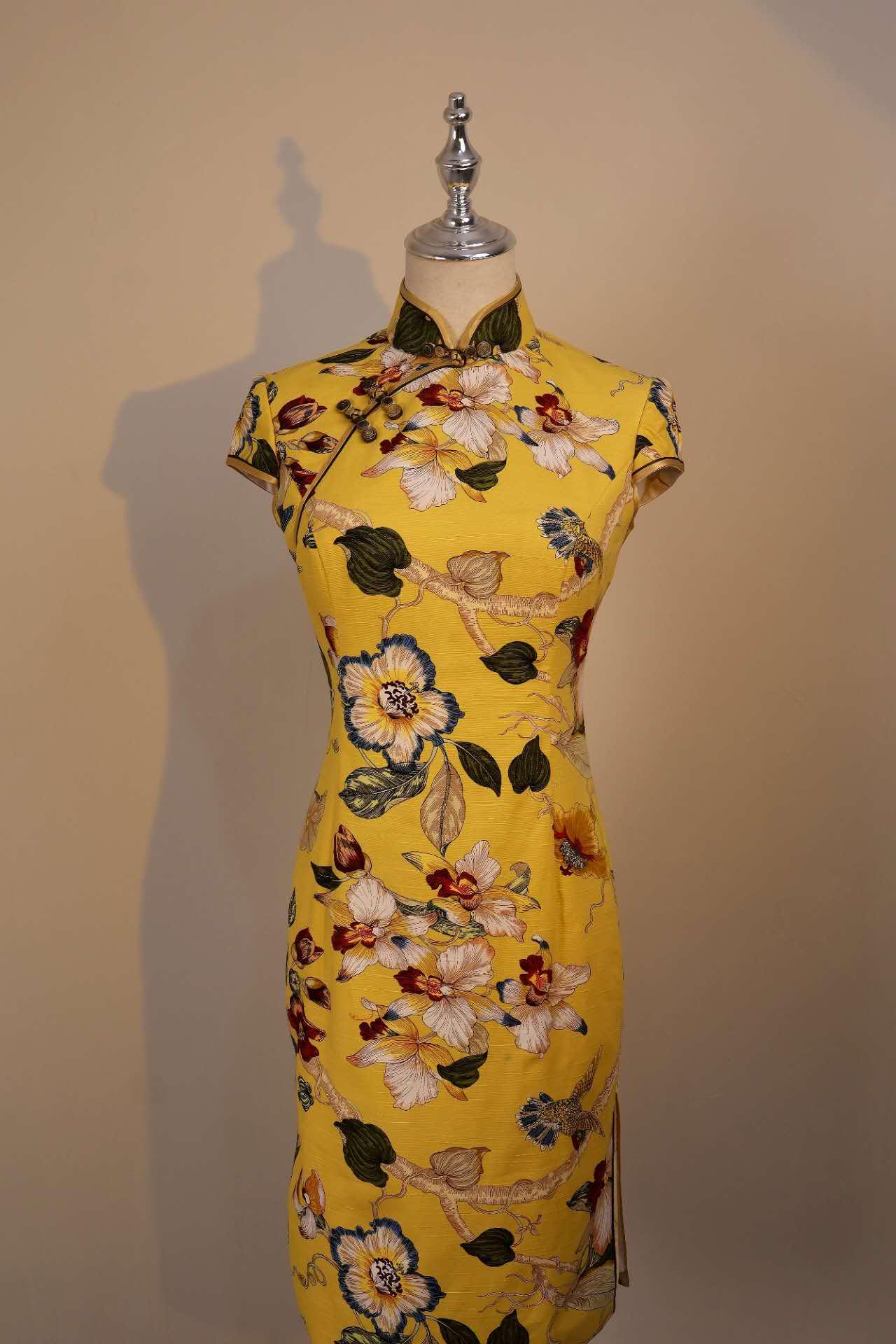 Vestido Cheongsam de Algodón Vibrante, Ropa Floral para Ceremonia de Té, Regalo Único para Ella, Vestido Chino Cheongsam, personalizado
