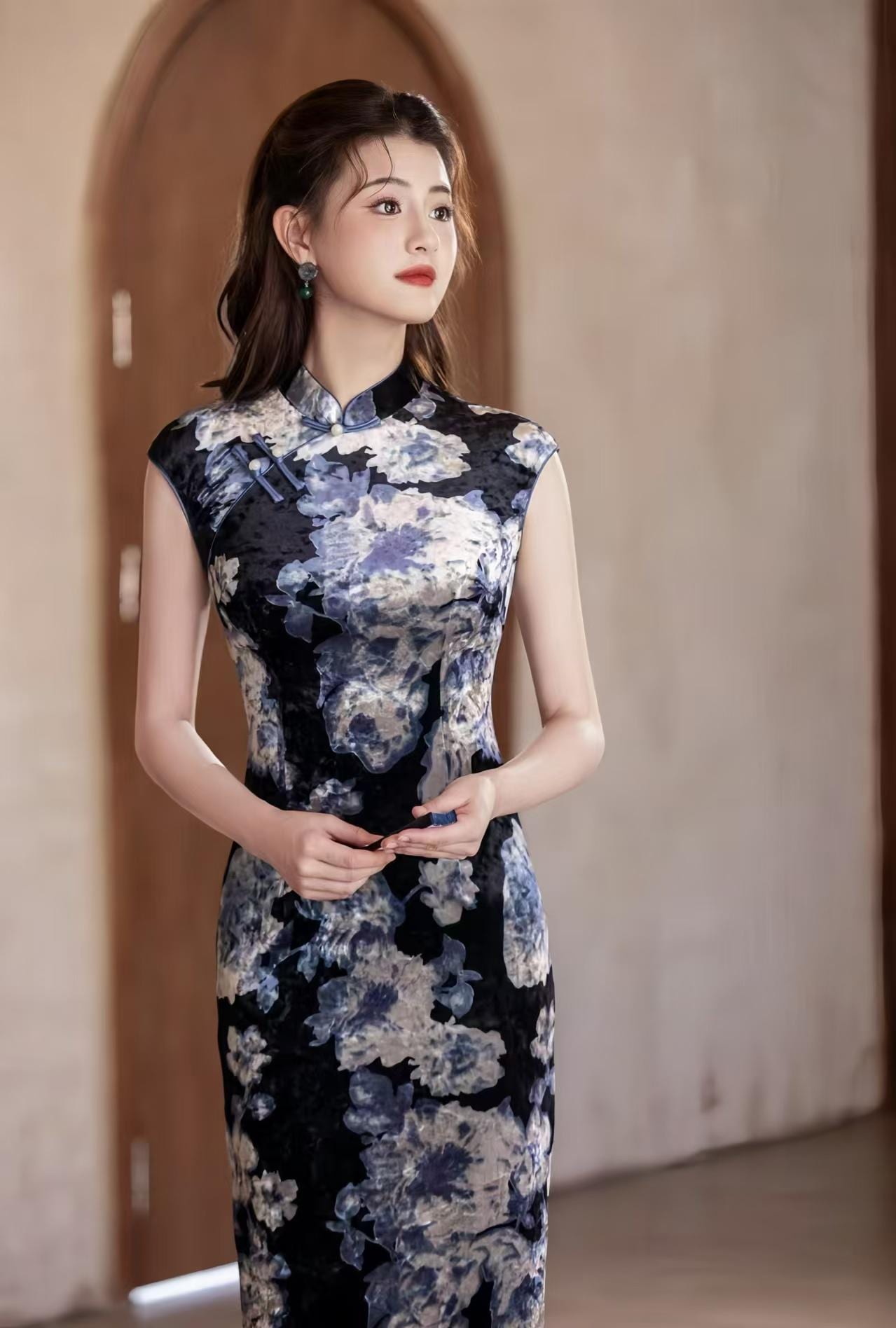 Chic autumn floral velvet qipao, Asian fusion cheongsam dress, Elegant black and blue qipao skirt, Silky qipao for autumn parties