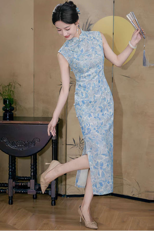Vestido Qipao Floral – Cheongsam  Azul Esperanza y Serenidad en Celeste– Qipao Simbólico con Flor de Campanilla – Regalo de Verano para Ella