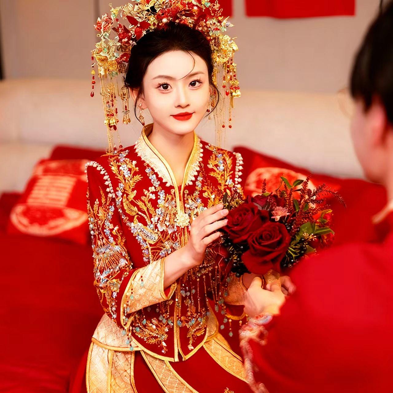 Red Gold Chinese Wedding Dress, Phoenix Dragon Embroidered Qun Kwa, Oriental Bride with Sequins Tassels, Traditional Cheongsam, Gift