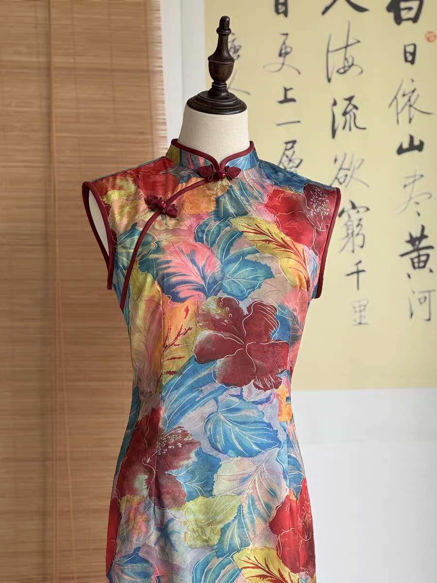 Atrevido Vestido Chino de Colores con Alegres Estampados,Summer Celebration Qipao, Energetic Oriental Dress ,Dopamine Style Cheongsam