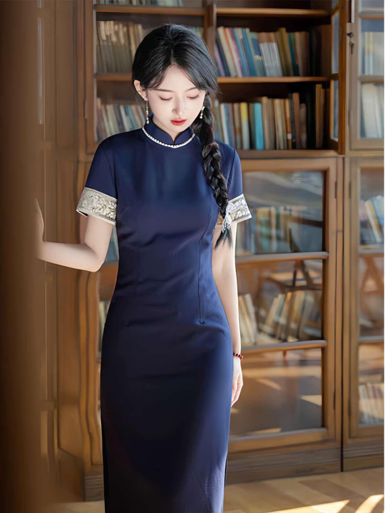 Cheongsam de lino azul - Cheongsam minimalista azul marino - Qipao de lino Tencel sostenible con puños bordados - Regalo chic para ella