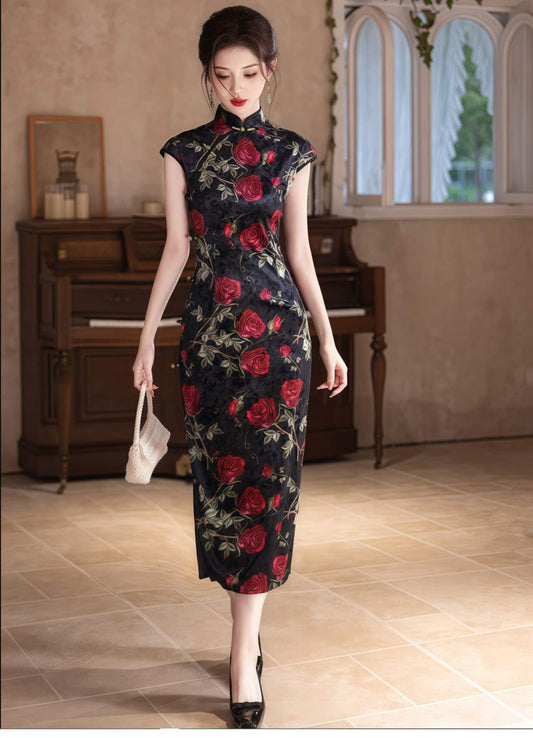 Elegante Vestido Qipao de Terciopelo Negro，Cheongsam Bordado Floral para Fiesta, Boda y Noche，ideal regalo para pareja