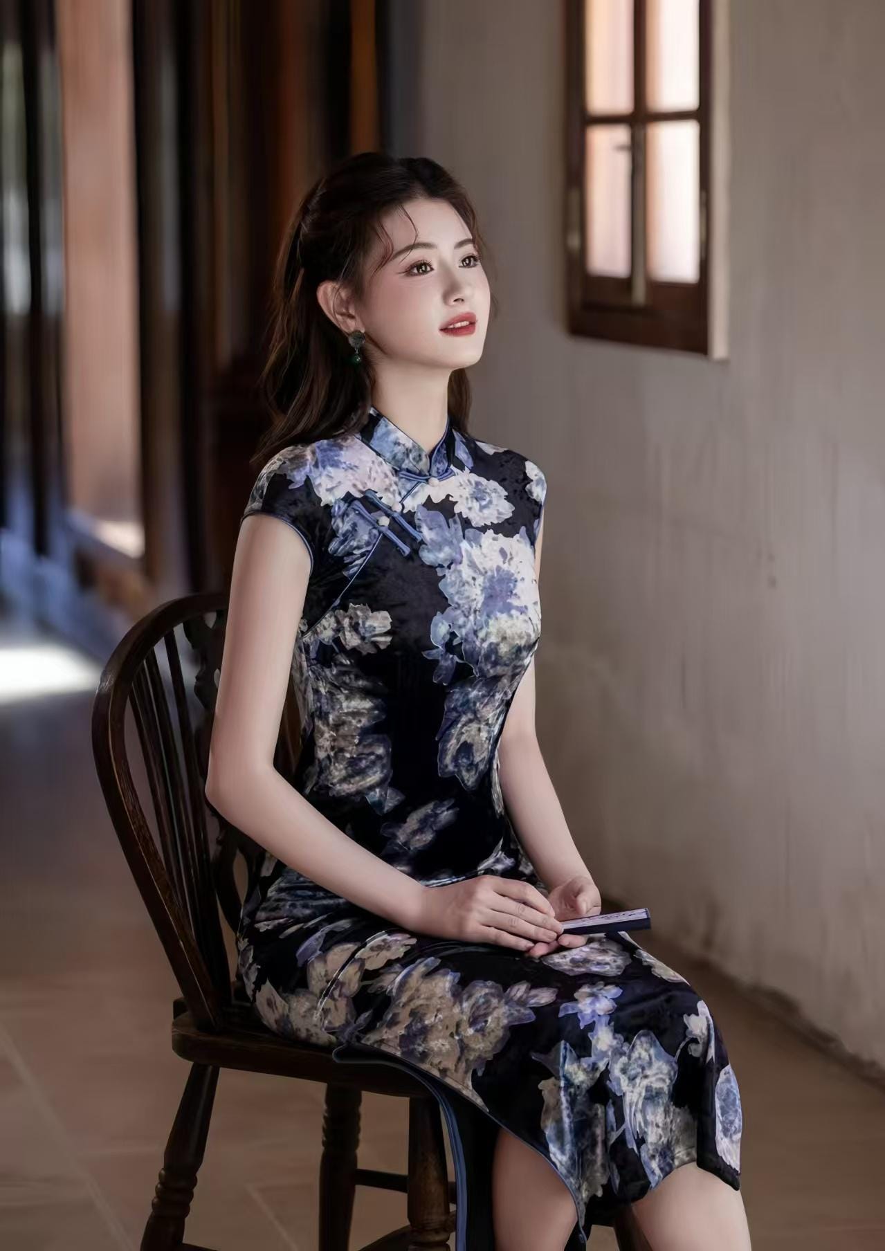Chic autumn floral velvet qipao, Asian fusion cheongsam dress, Elegant black and blue qipao skirt, Silky qipao for autumn parties