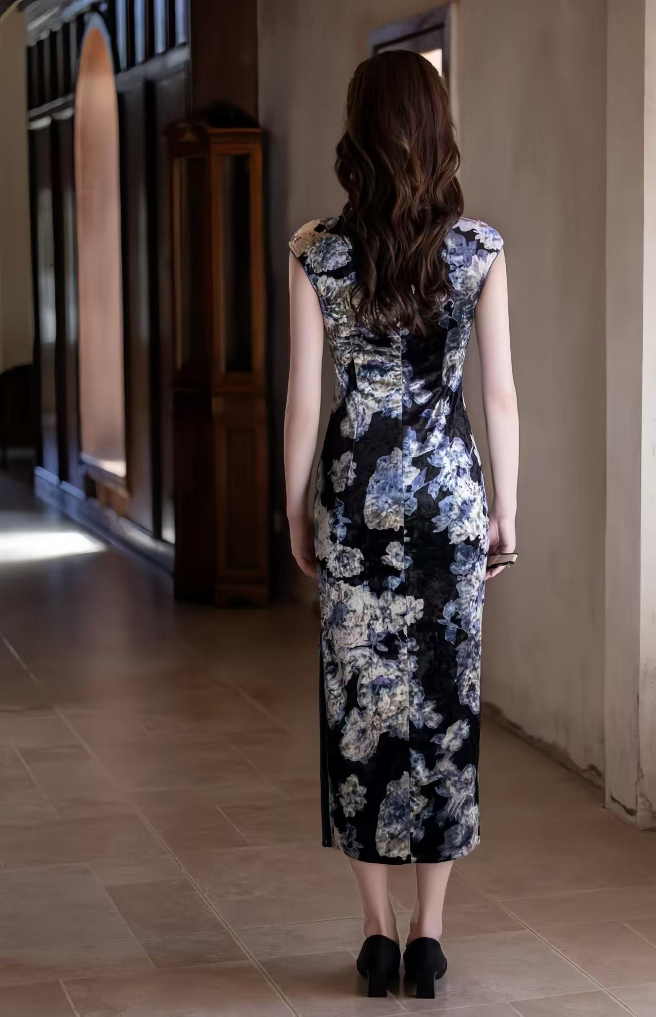 Chic autumn floral velvet qipao, Asian fusion cheongsam dress, Elegant black and blue qipao skirt, Silky qipao for autumn parties