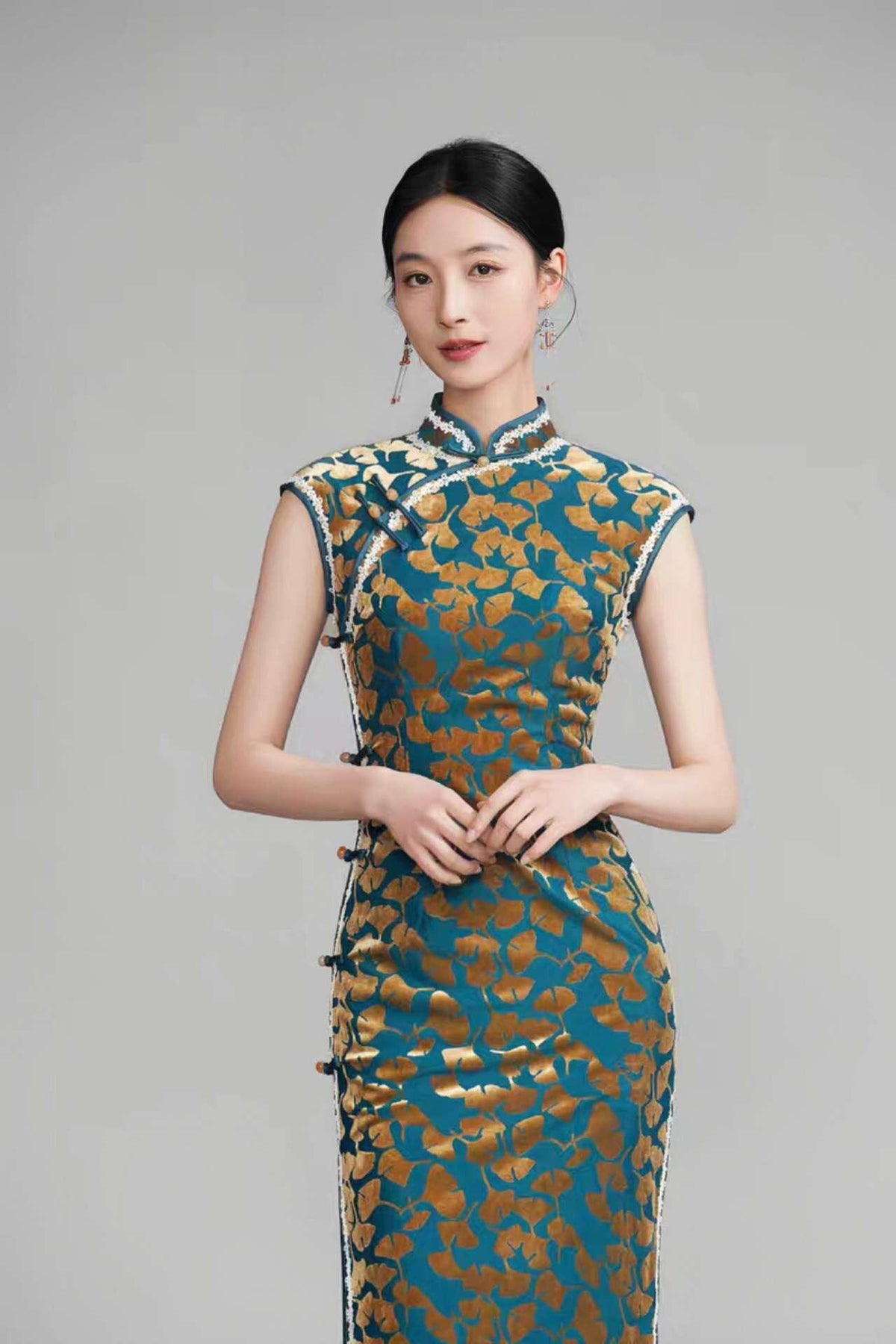 Women's Green Floral Velvet Qipao Cheongsam Dress – Embroidered – additional product view