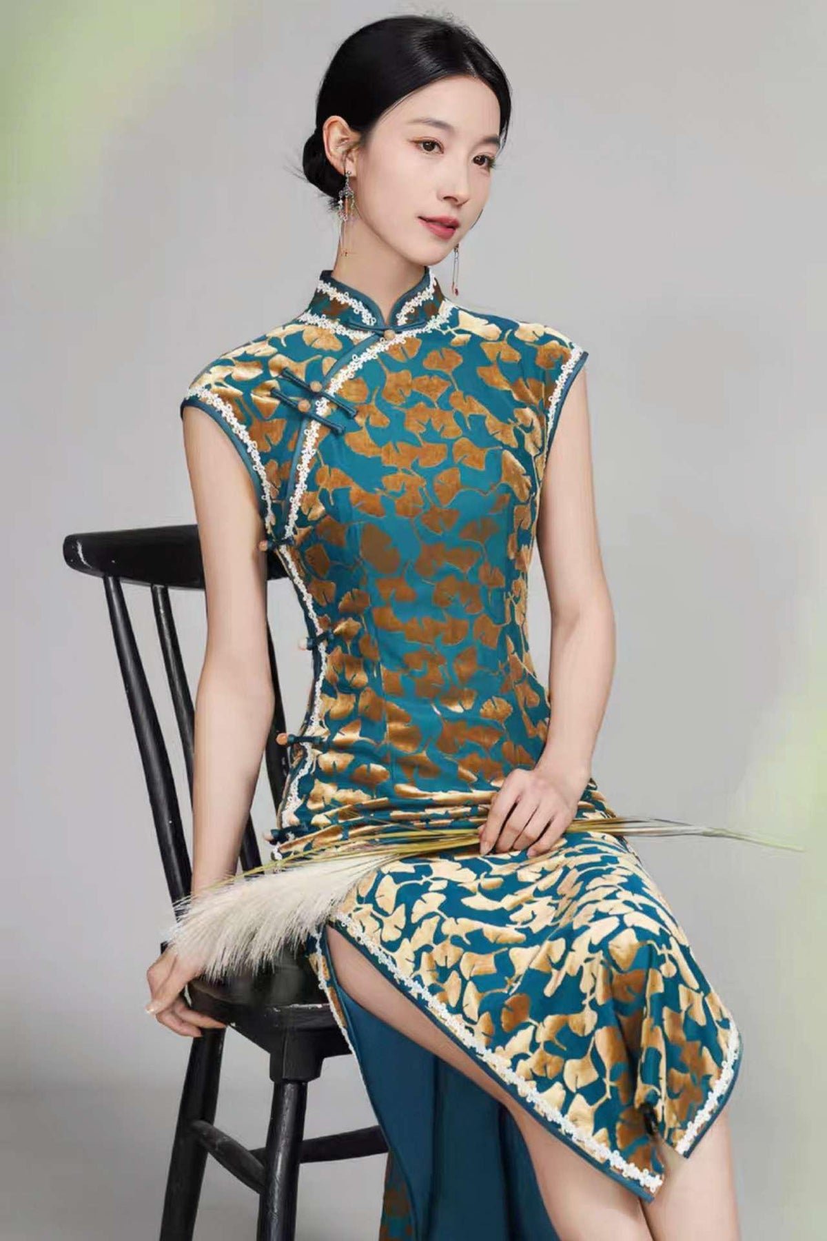 Women's Green Floral Velvet Qipao Cheongsam Dress – Embroidered – additional product view