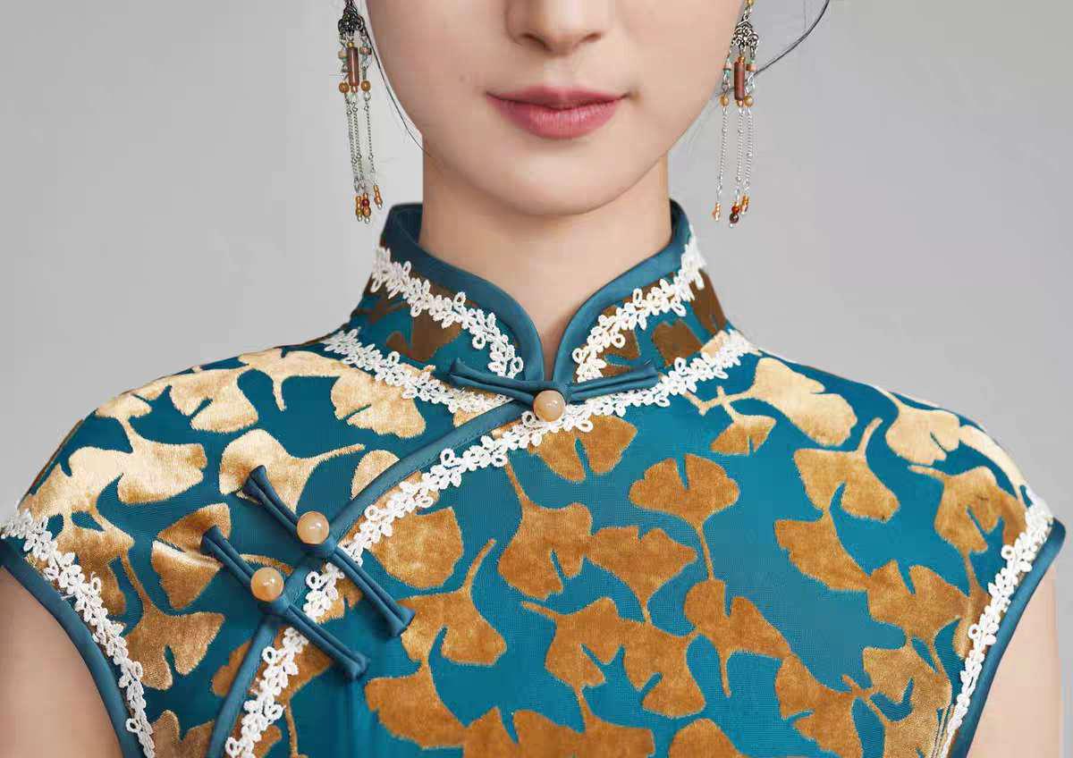 Women's Green Floral Velvet Qipao Cheongsam Dress – Embroidered – additional product view