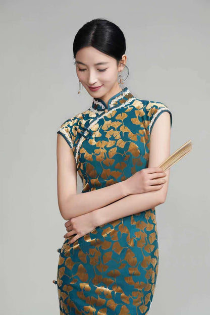 Women's Green Floral Velvet Qipao Cheongsam Dress – Embroidered – additional product view