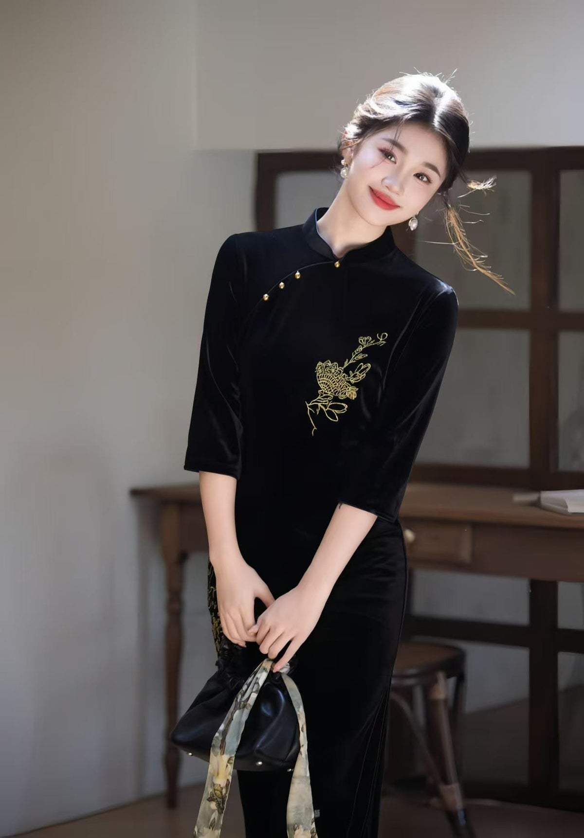 Women's Black Elegant Velvet Qipao Cheongsam Dress – Midi – additional product view