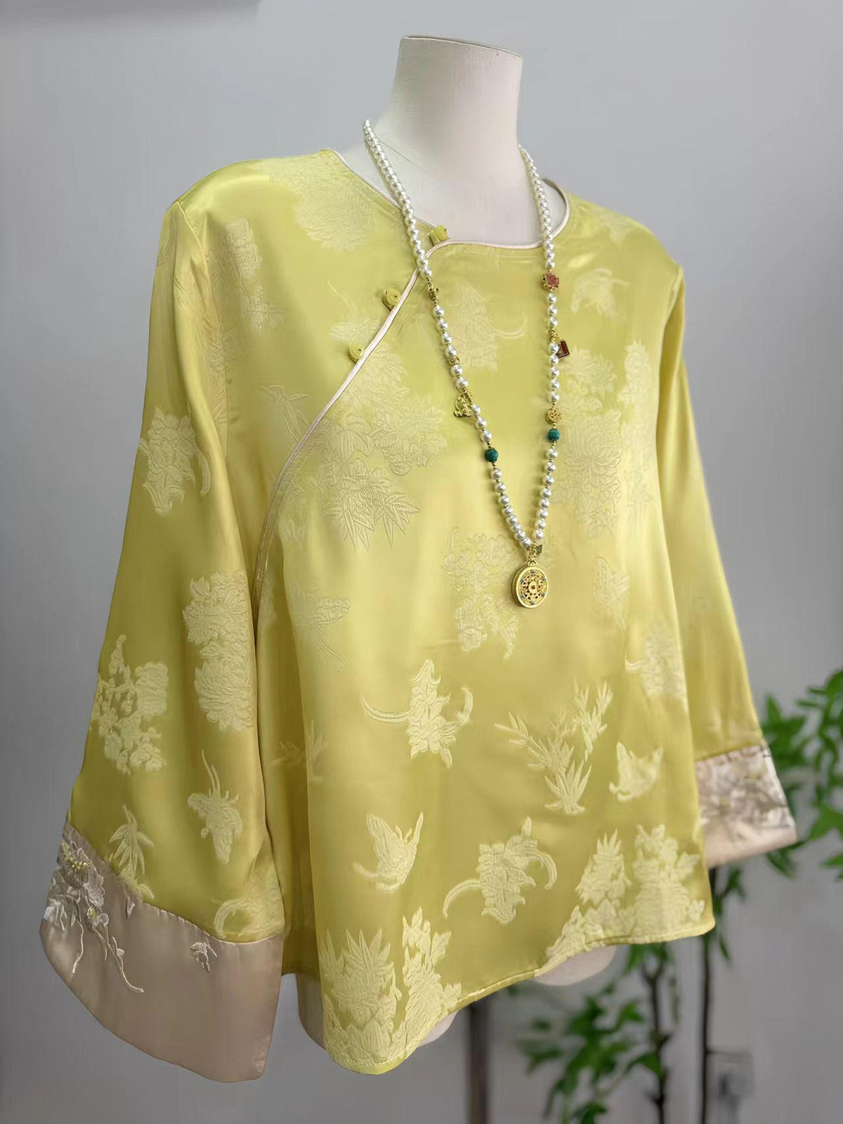 Women's Floral Silk Chinese Style Blouse – additional product view