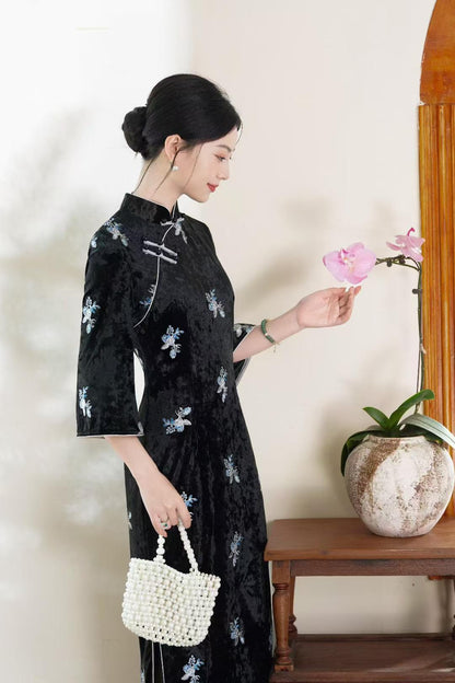 Women's Black Embroidered Velvet Qipao Cheongsam Dress – additional product view