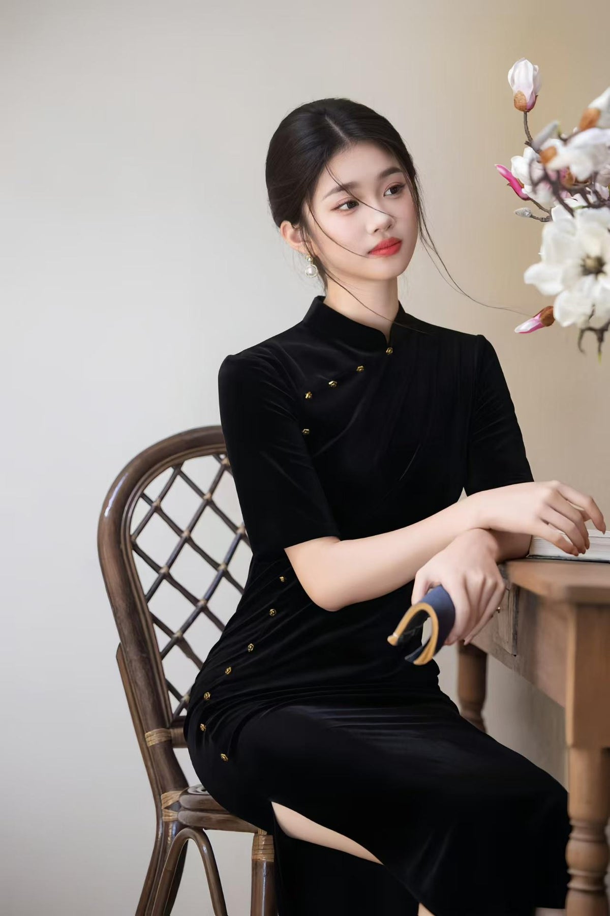Women's Black Elegant Velvet Qipao Cheongsam Dress – Midi – additional product view