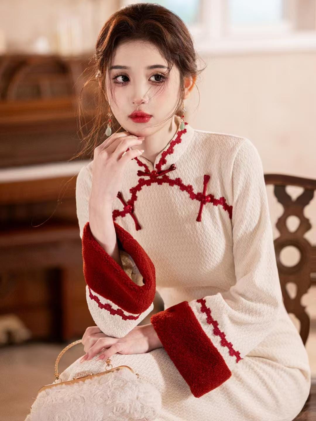Women's White Vintage Lace Qipao Cheongsam Dress – Long Sleeve – additional product view