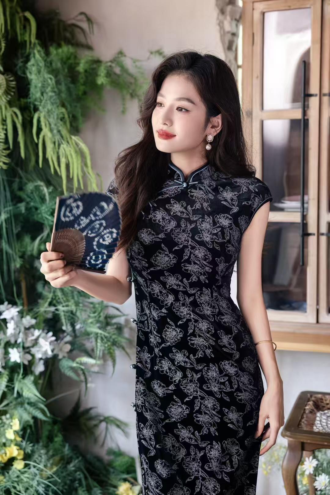 Women's Black Floral Velvet Qipao Cheongsam Dress – Long – additional product view