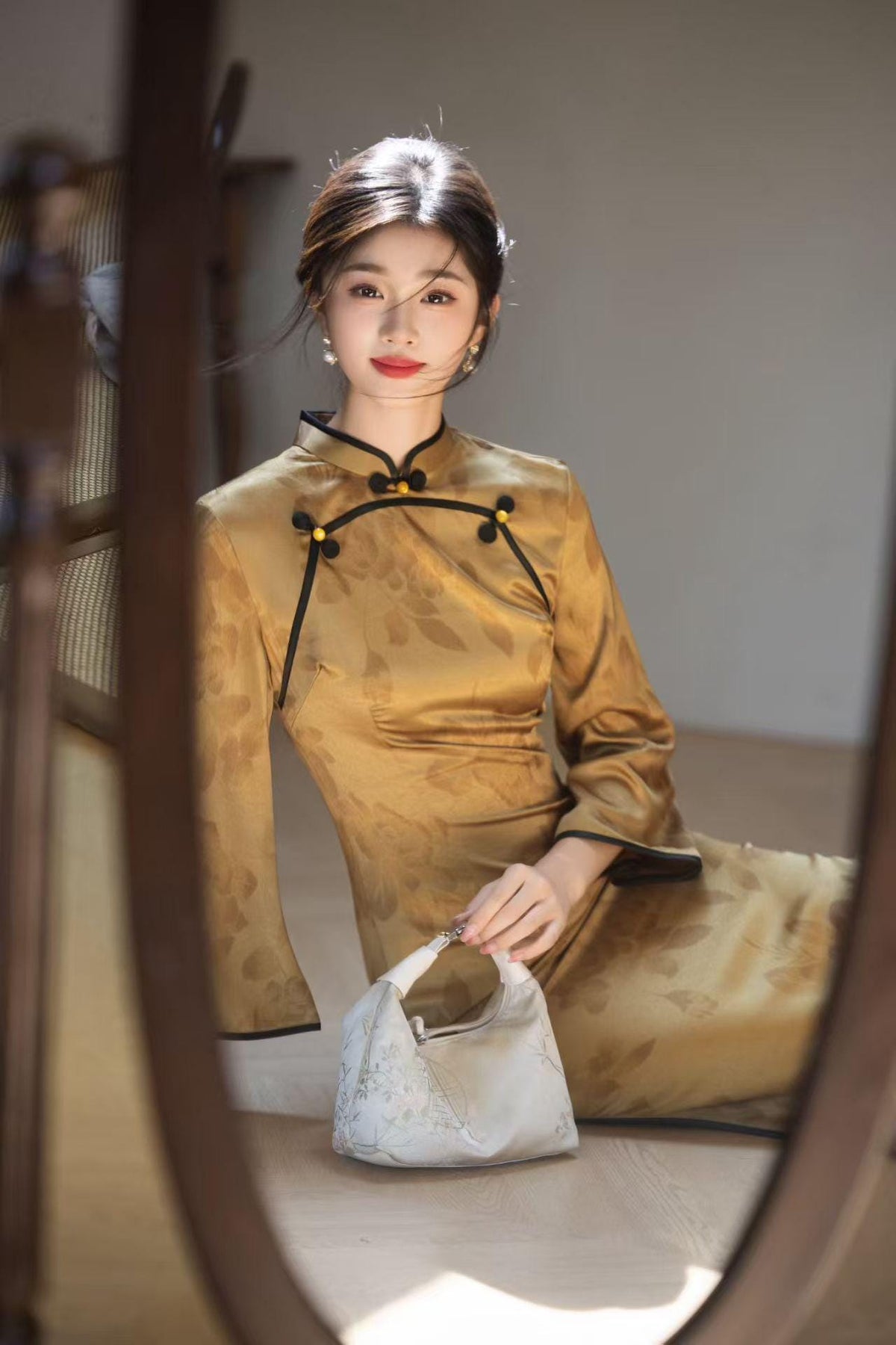 Women's Gold Vintage Velvet Qipao Cheongsam Dress – additional product view