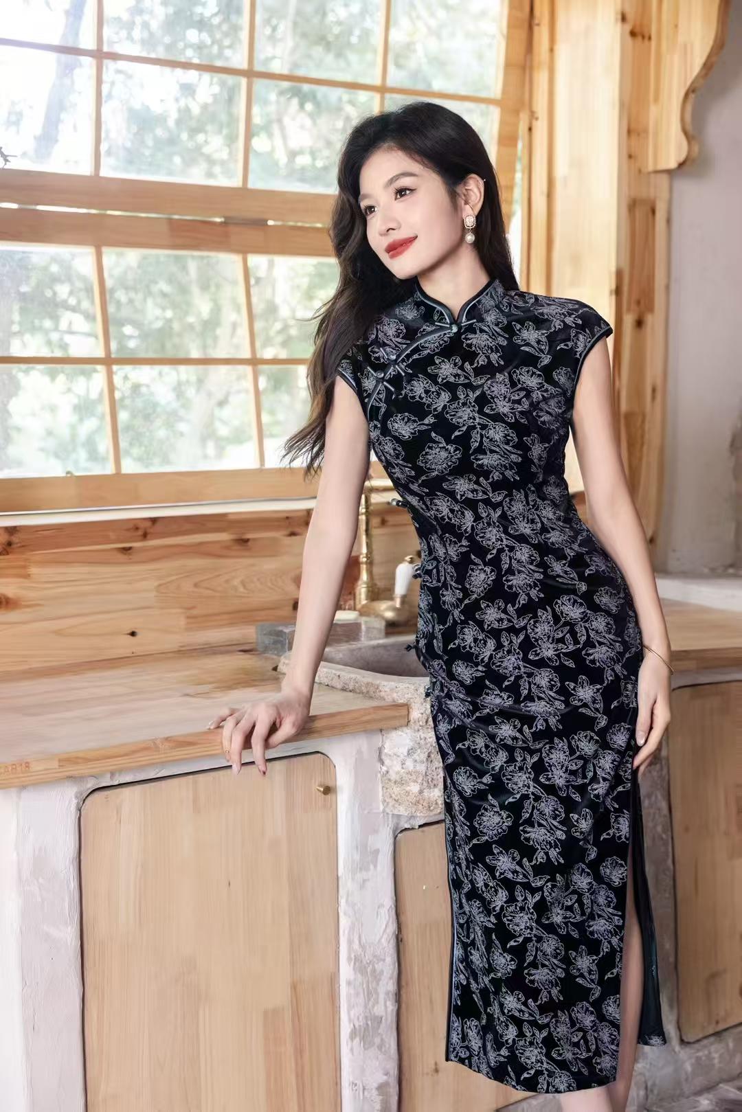 Women's Black Floral Velvet Qipao Cheongsam Dress – Long – additional product view
