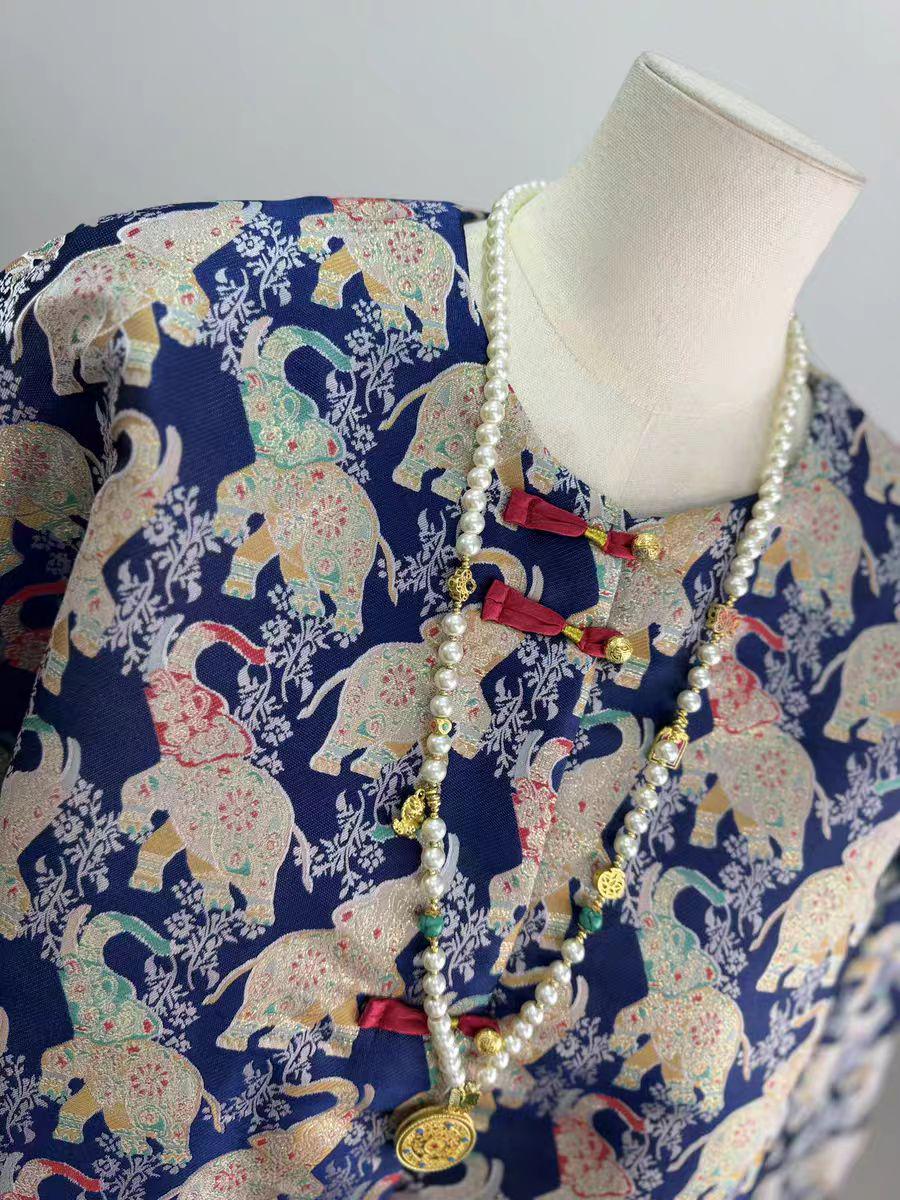 Women's Elegant Chinese Tang Jacket – Brocade Winter – additional product view