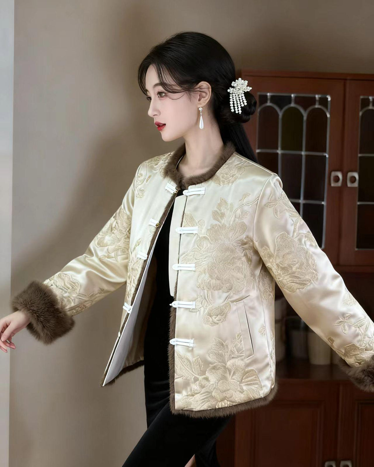 Women's Floral Silk Chinese Tang Jacket – Long Sleeve – additional product view