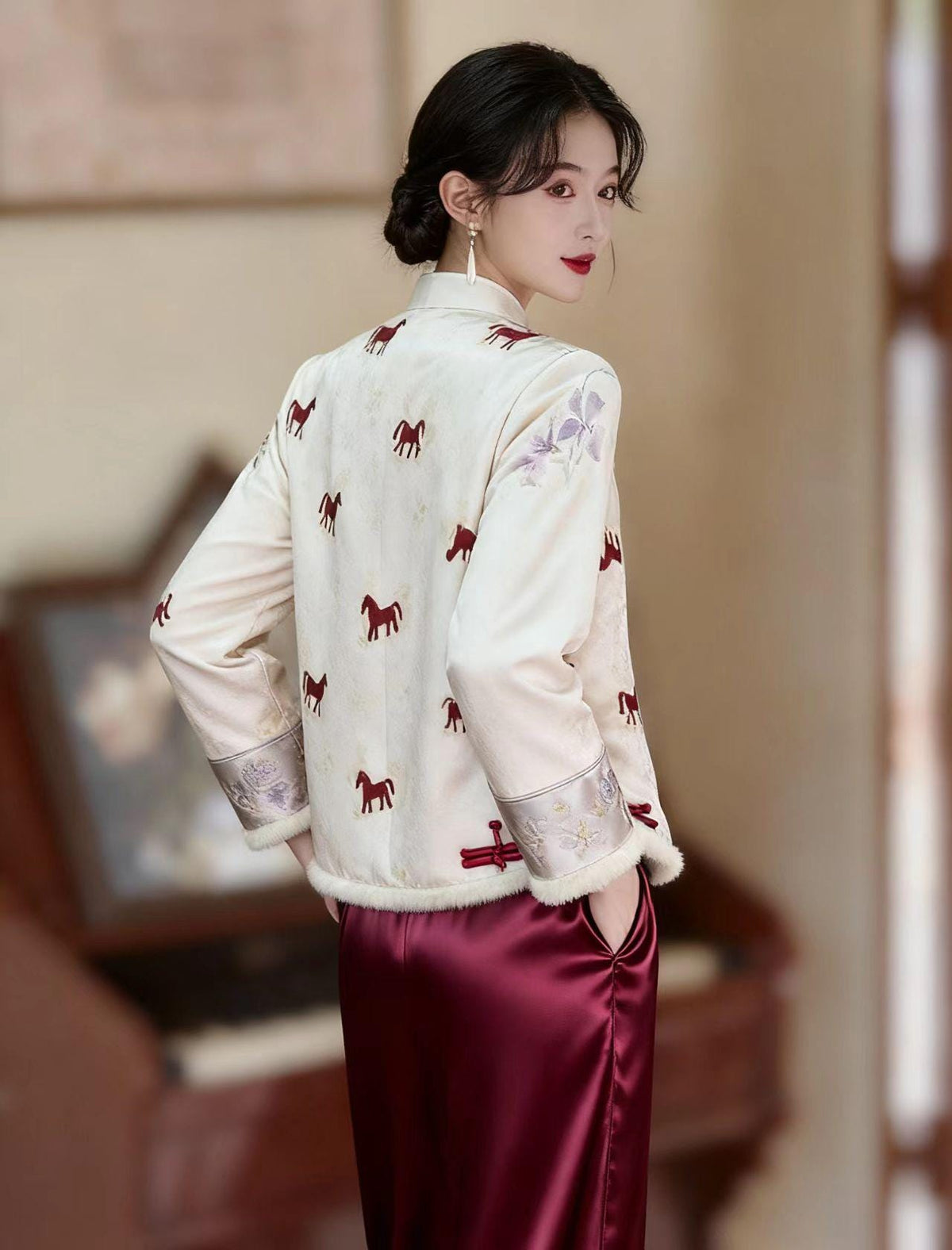 Women's Elegant Chinese Tang Jacket – Brocade Reversible – additional product view